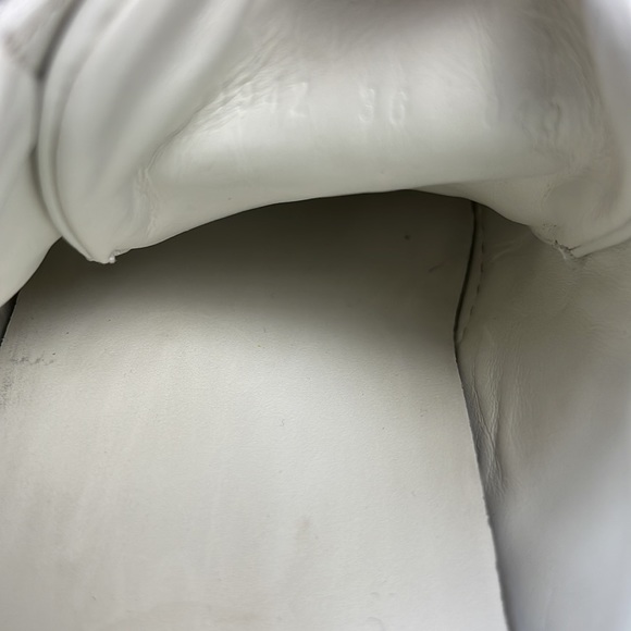 ‼️‼️‼️SOLD‼️‼️‼️Gucci Ace Sneaker with embroidered bee size 36 women sneaker - Picture 6 of 11